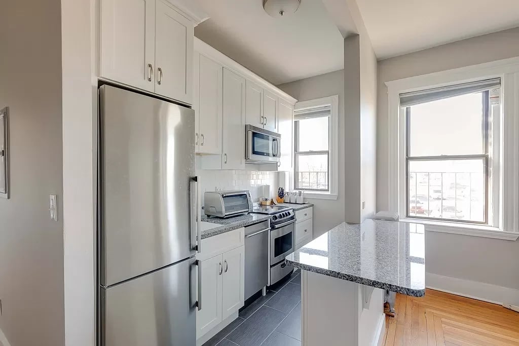 137 Peterborough St APT 3