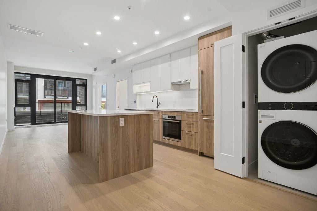 8398 Oak Street 204, Vancouver