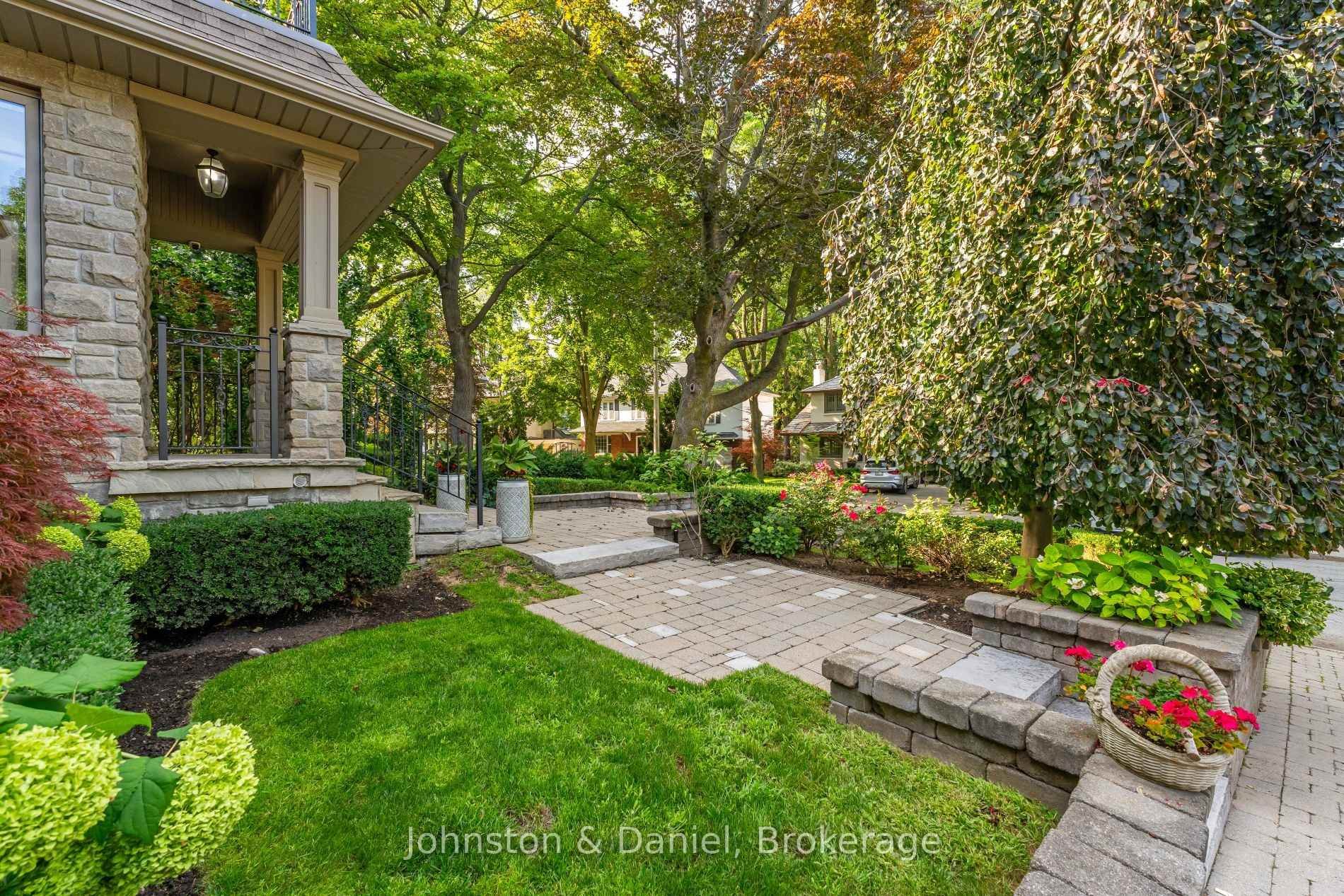 77 Lawrence Crescent