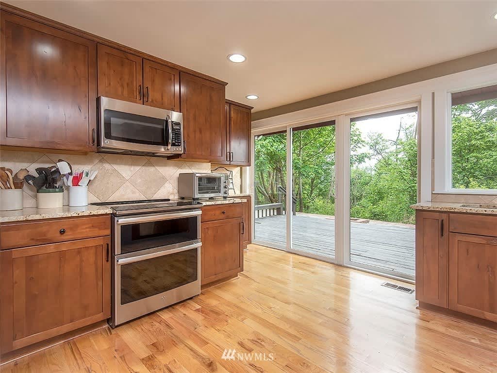 819 Sunnyside Blvd