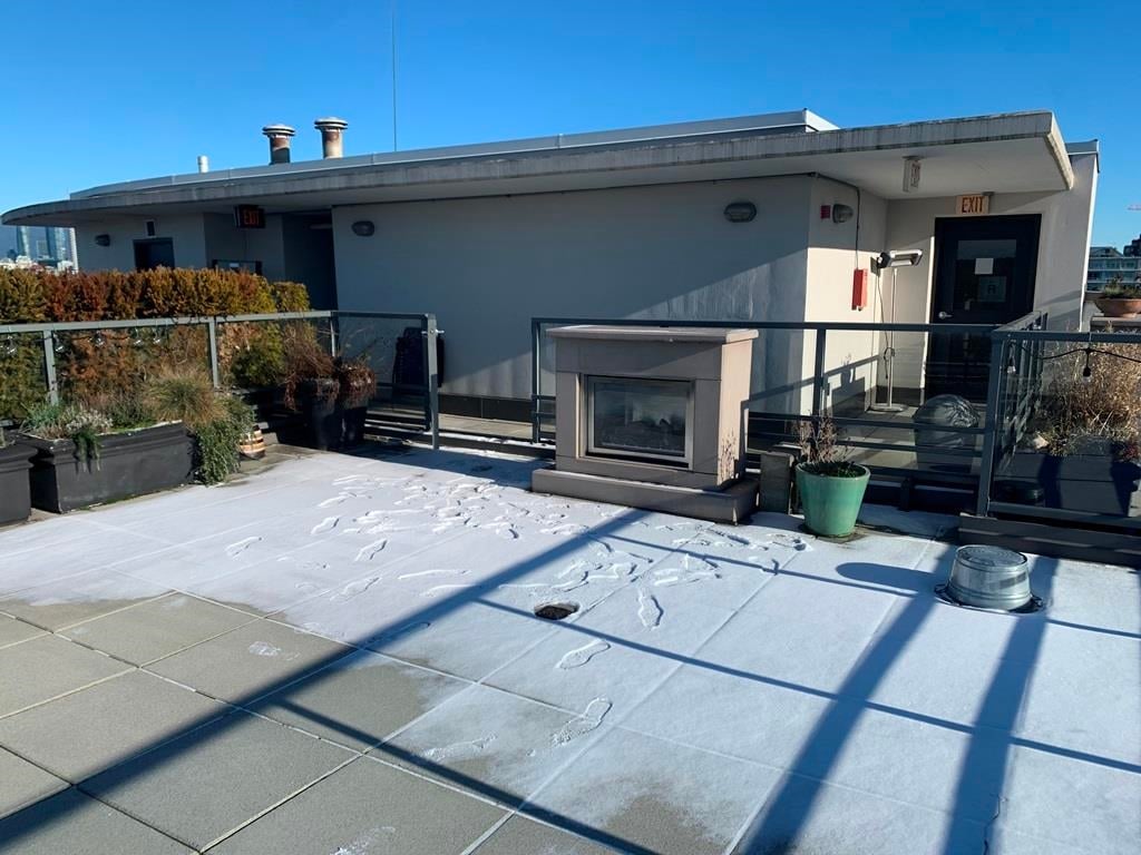1102-1690 W 8th Ave