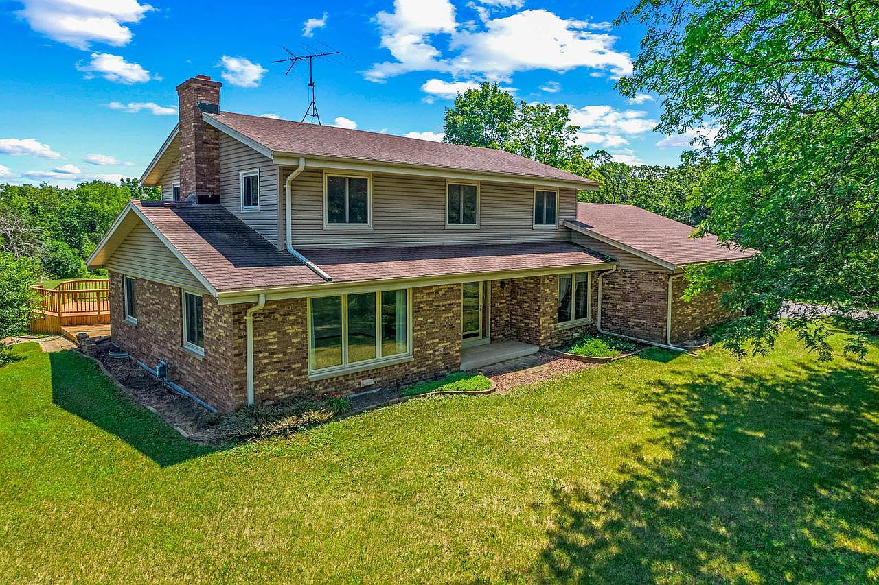 W333S4688 Fieldstone Dr