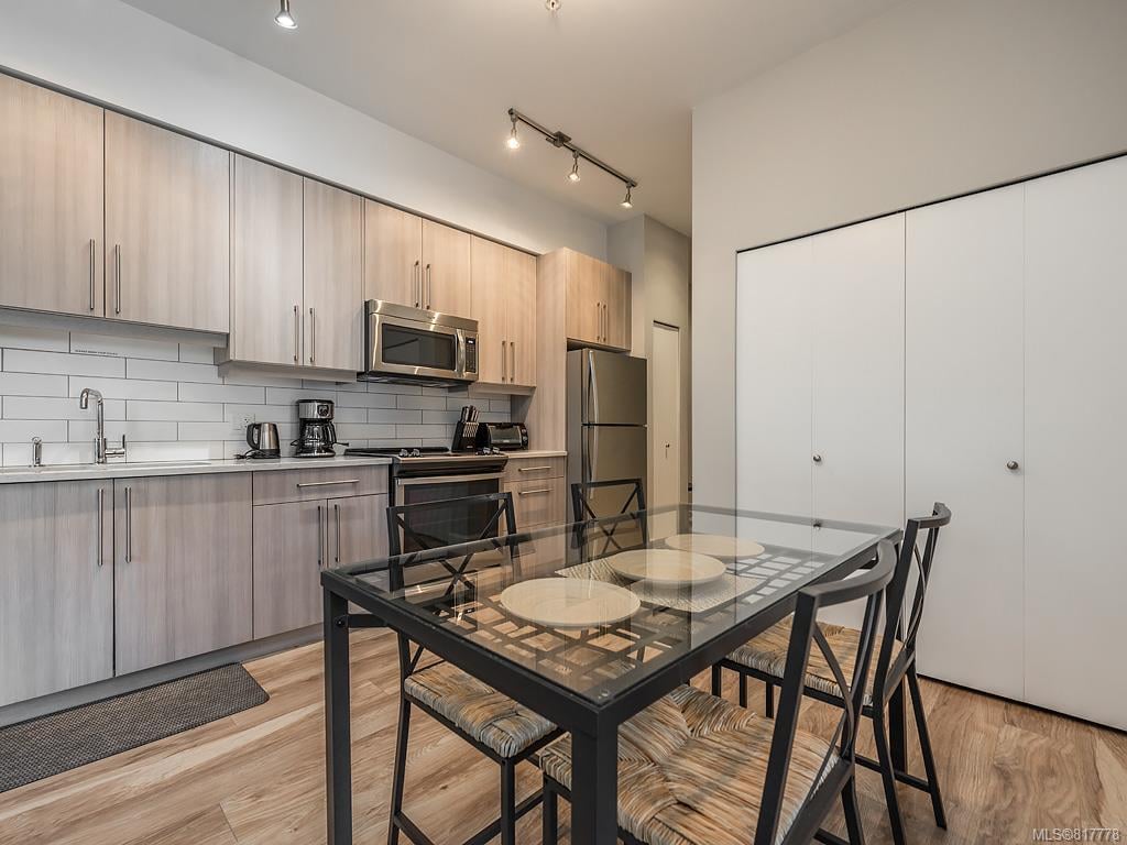 203-595 Pandora Ave