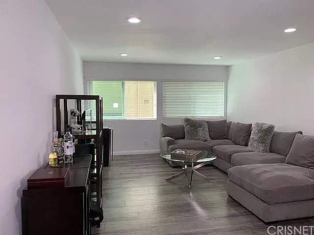 532 N Rossmore Ave #212