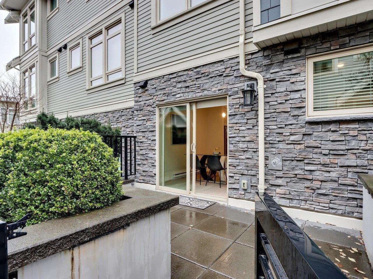 3-115 W Queens Rd