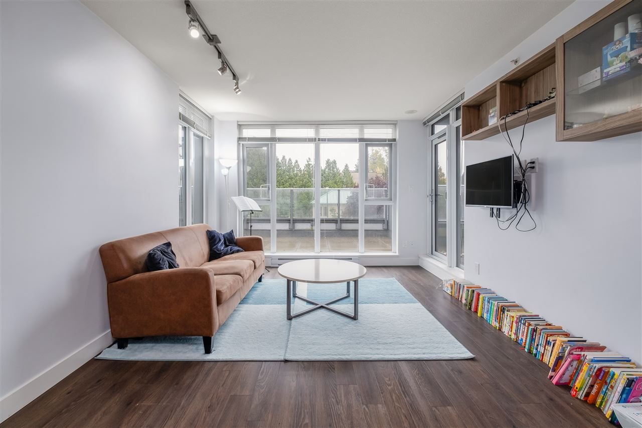 305-958 Ridgeway Ave