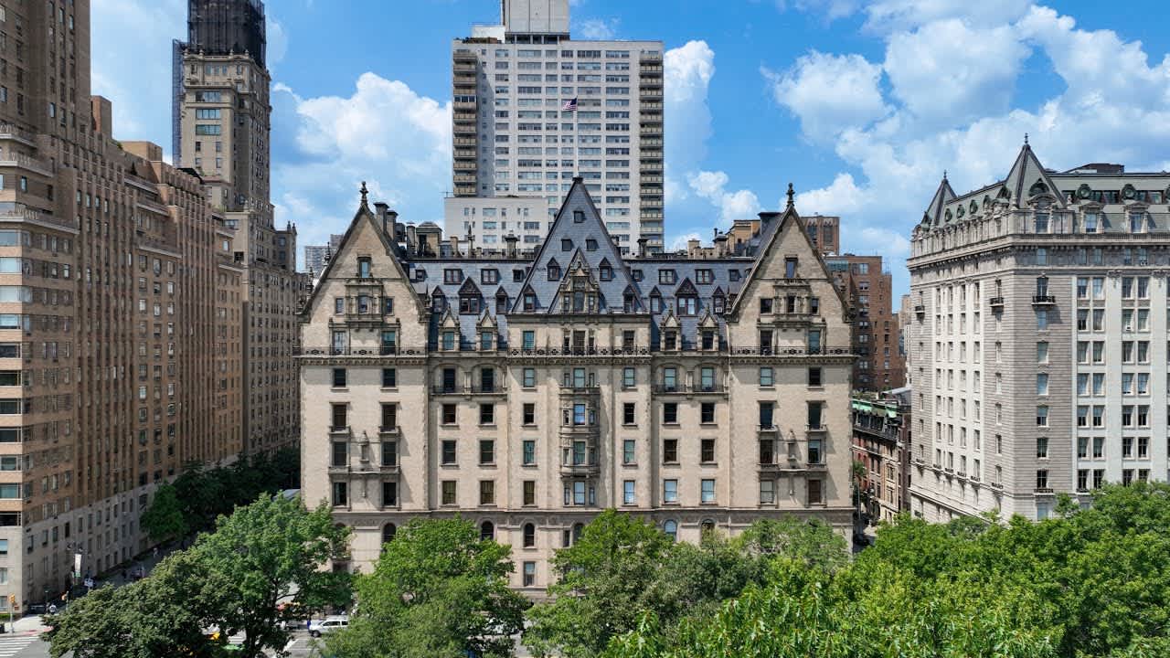 The Dakota - 1 West 72nd Street, #84