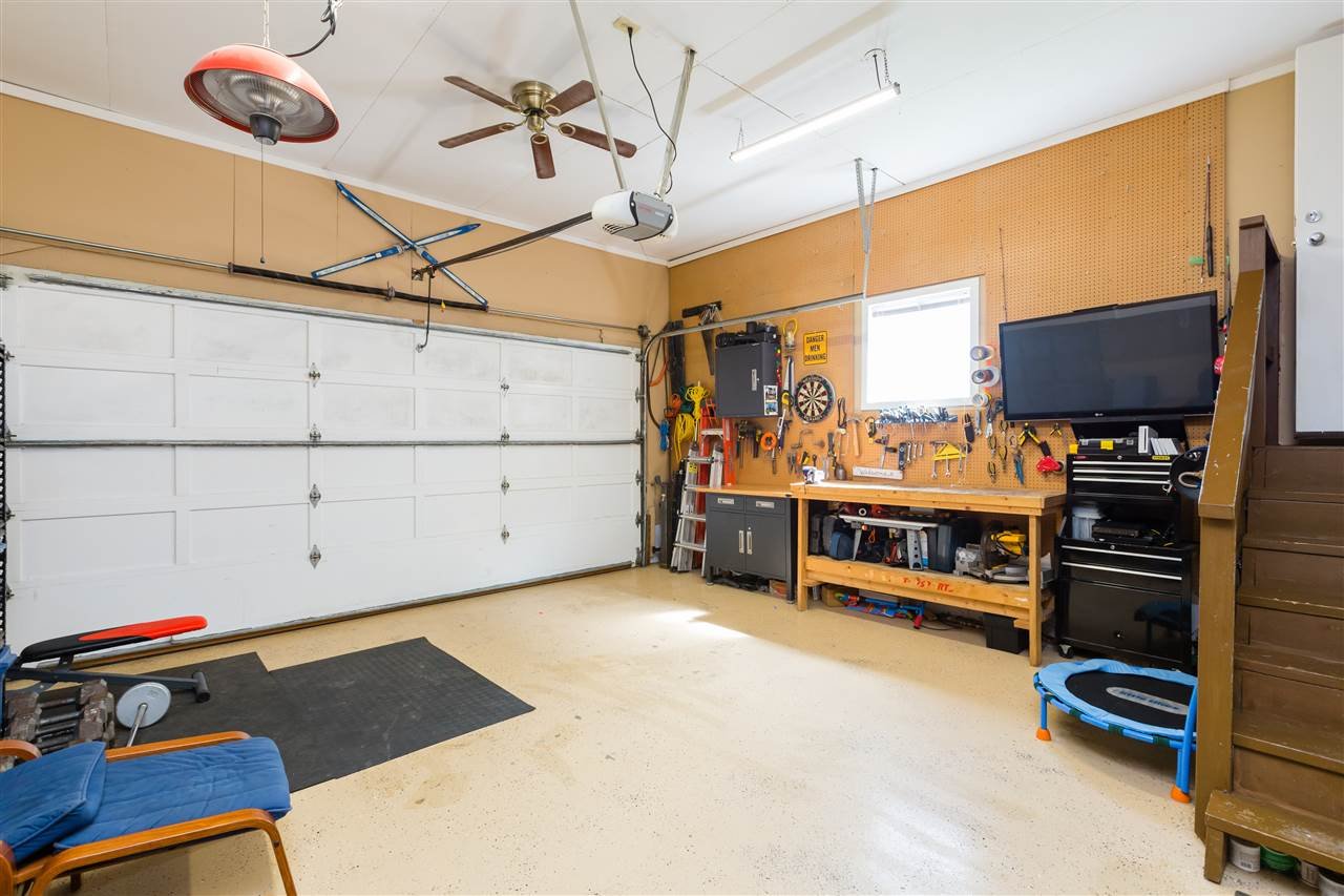 21588 95 Ave