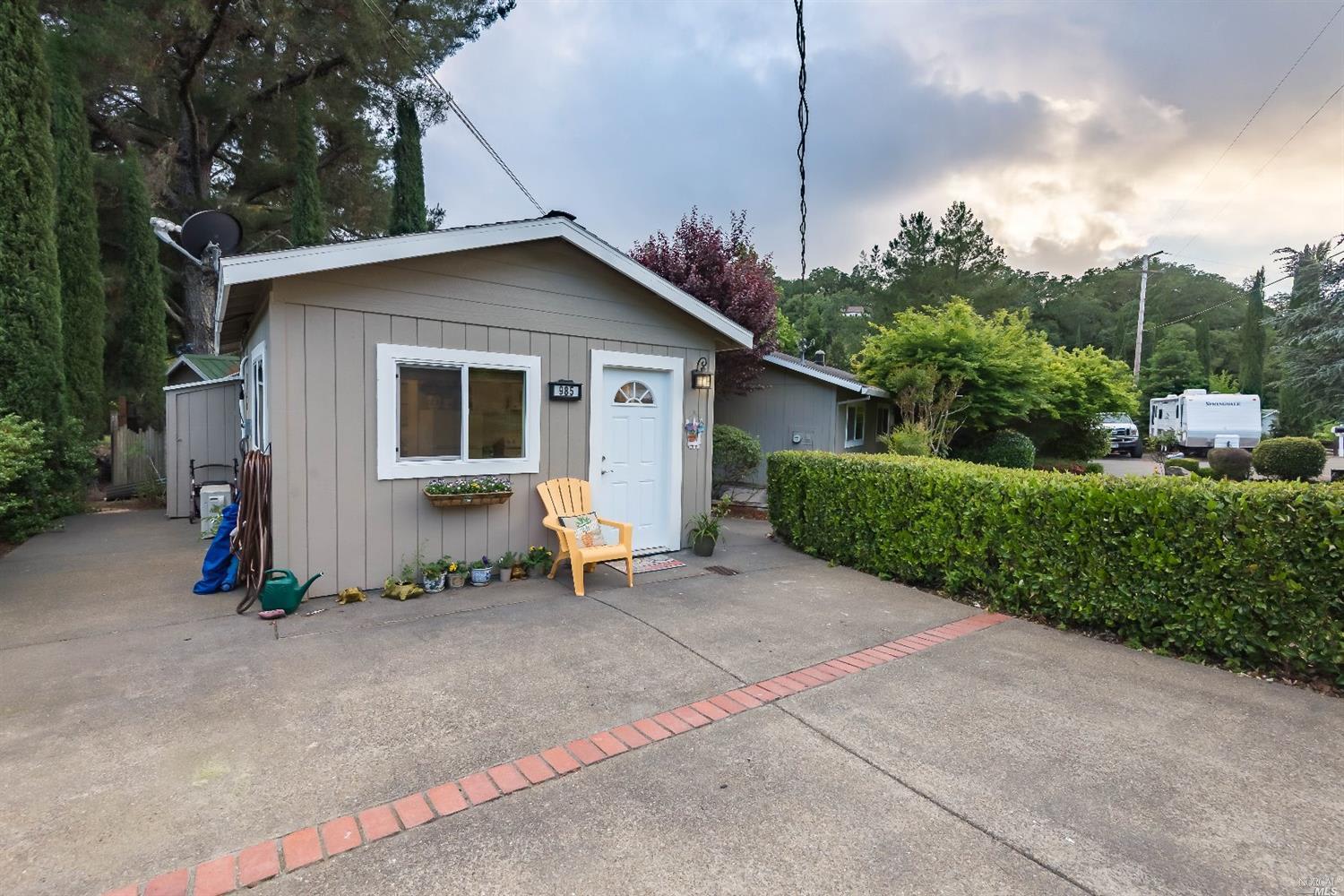 981 Riverside Dr