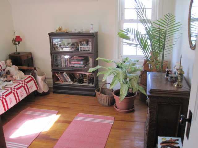 16 Colonial Ave