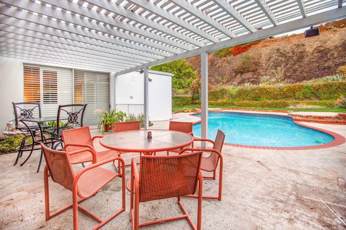 3106 Dona Emilia Dr Studio City, CA