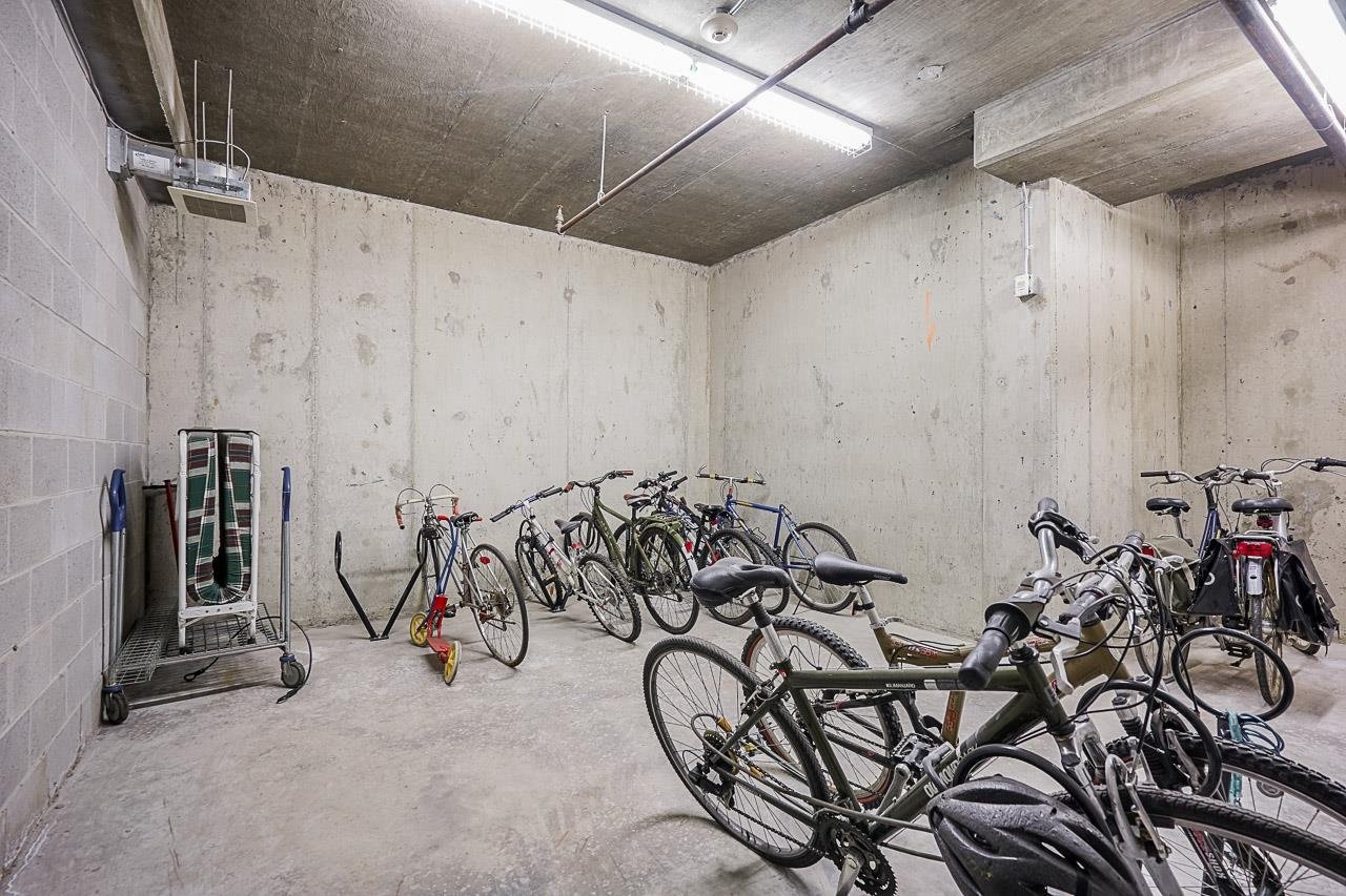 316-9319 University Cres