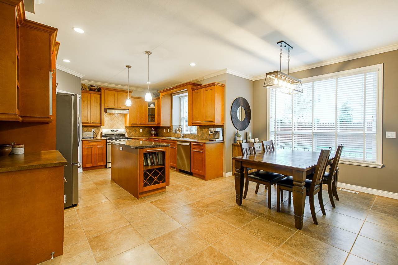 6056 164 St