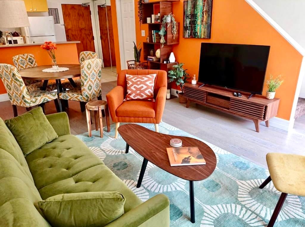 303-2458 York Ave Ave