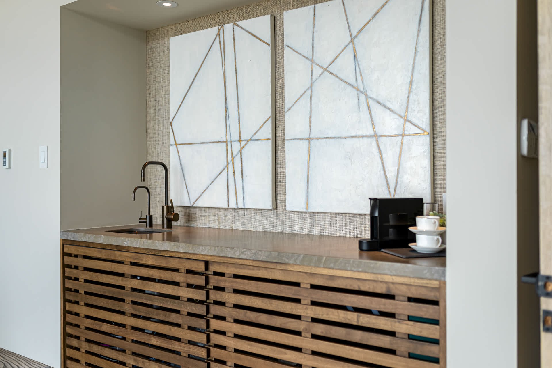 Modern Lakefront Estate in Port Credit