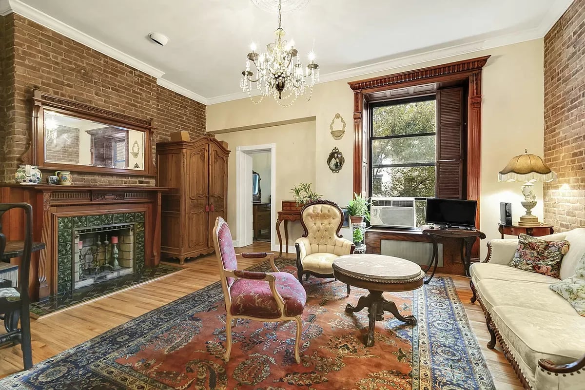118 W 81st St, #2R