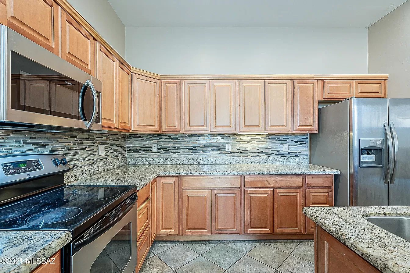 155 E Castlefield Cir