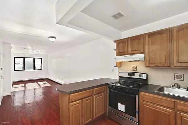 407 Kosciuszko St. 3