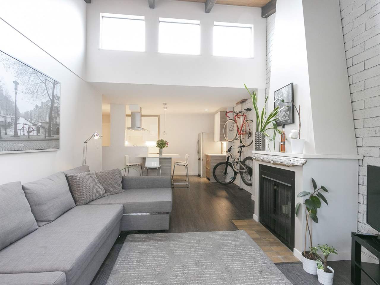 308-330 E 7th Ave