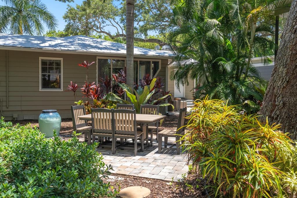 1734 Bahia Vista St