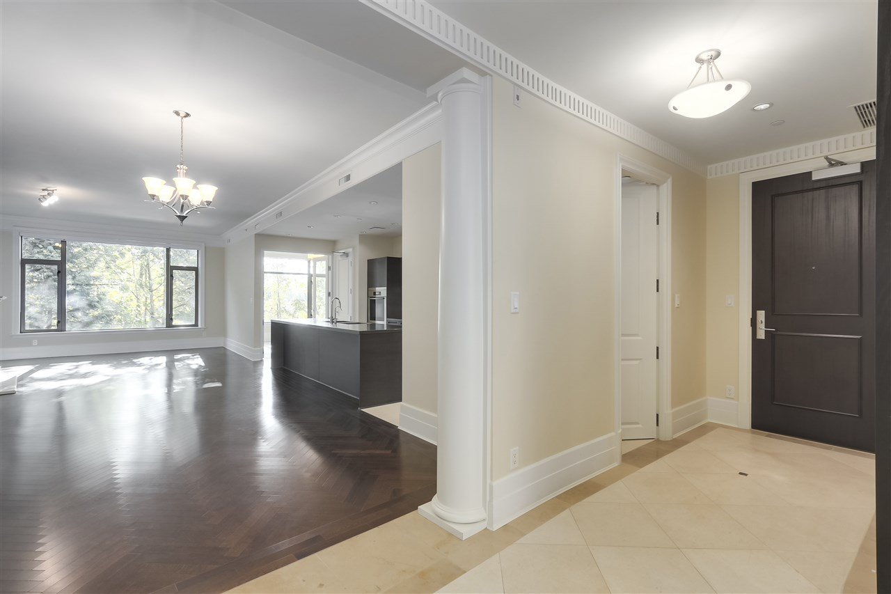 201-526 Waters Edge Cres