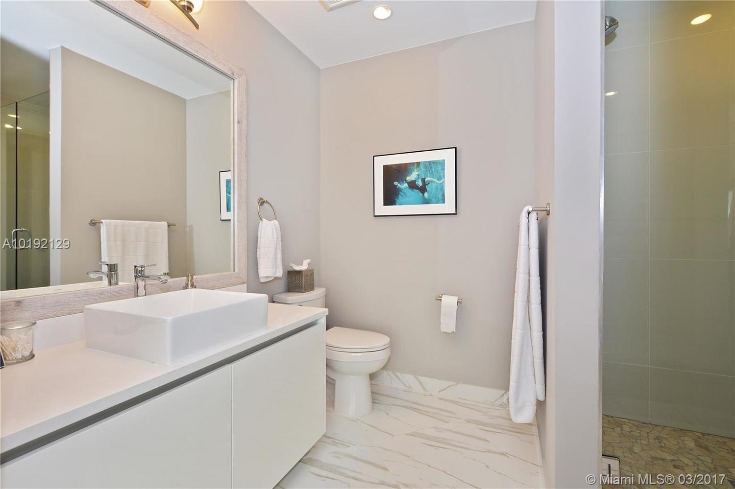 1200 Hillsboro Mile, #1206