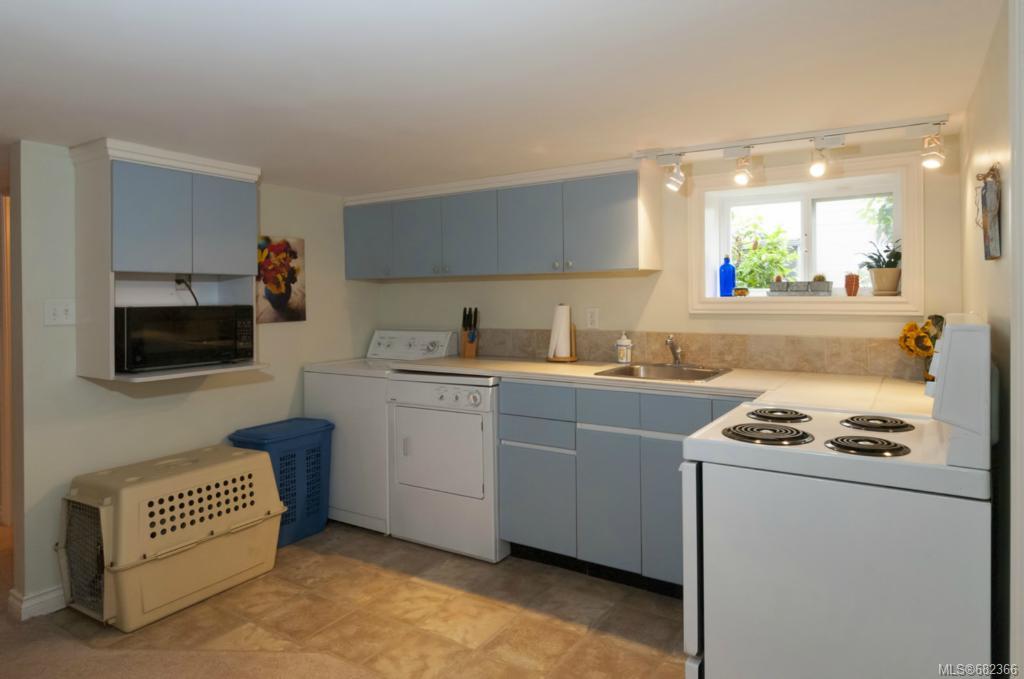 1640 Hollywood Cres