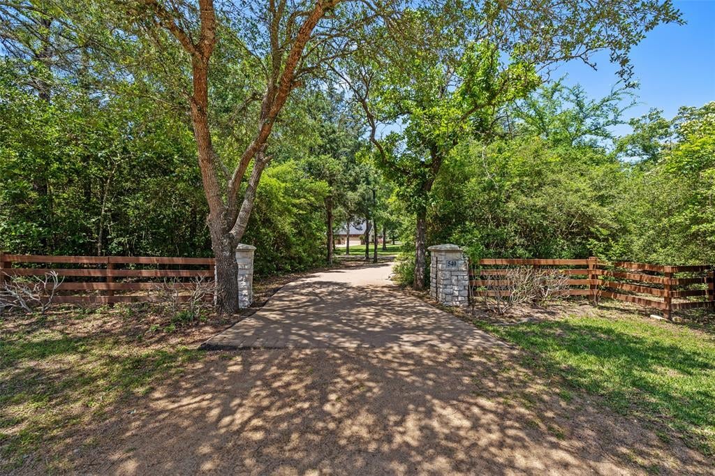 540 Walnut Dr Bellville, Tx 77418