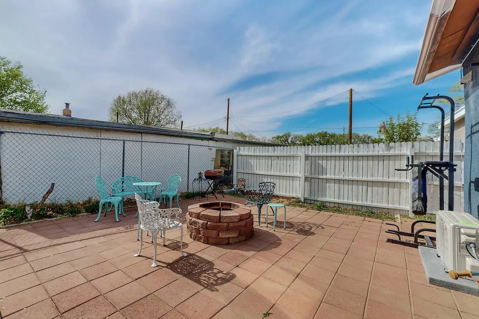 847 Arthur Dr SW