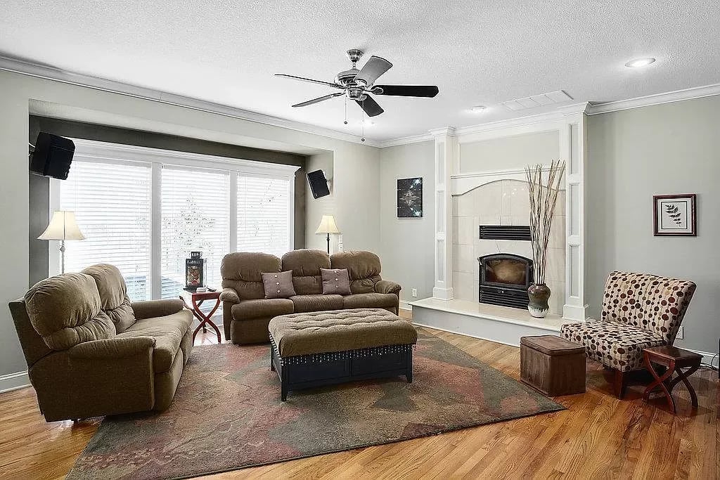 20820 W 100th Terrace