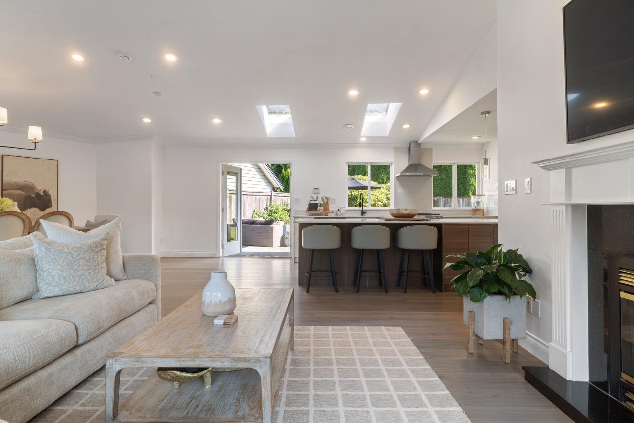 4168 Sunset Blvd