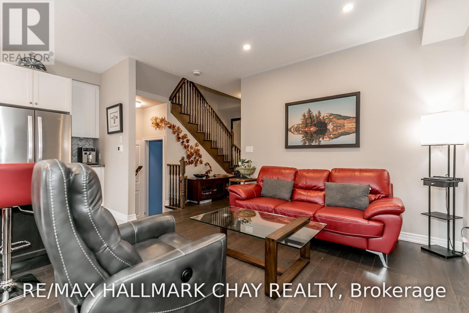 56 Clifford Cres