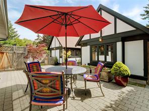 3900 Cadboro Bay Rd