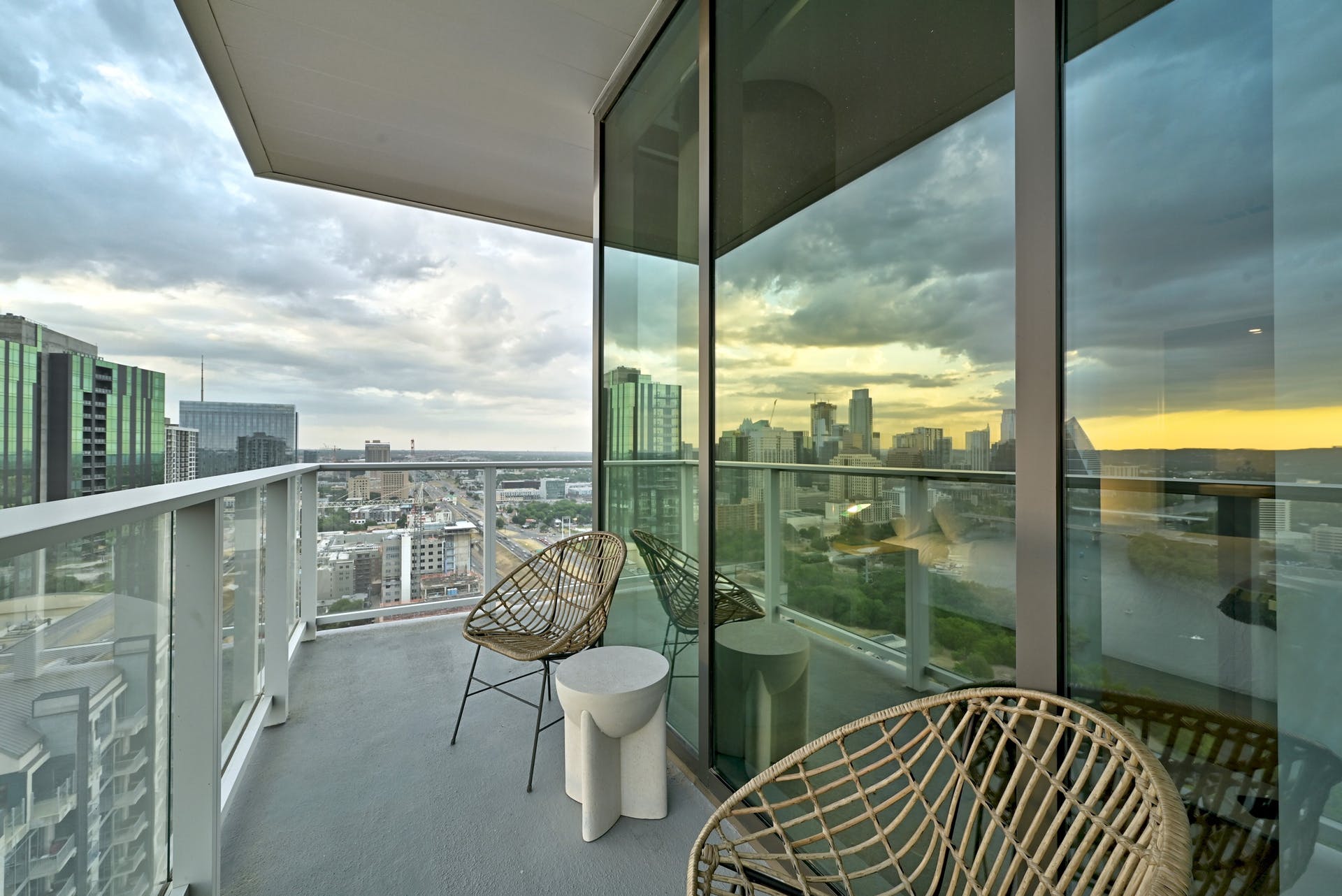 48 East Avenue #3201