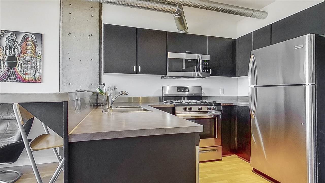 509-27 Alexander St