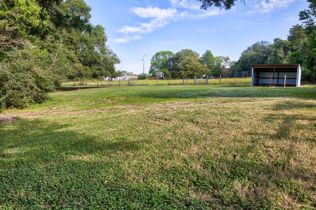 210 W Chatham St Bellville, Tx 77418