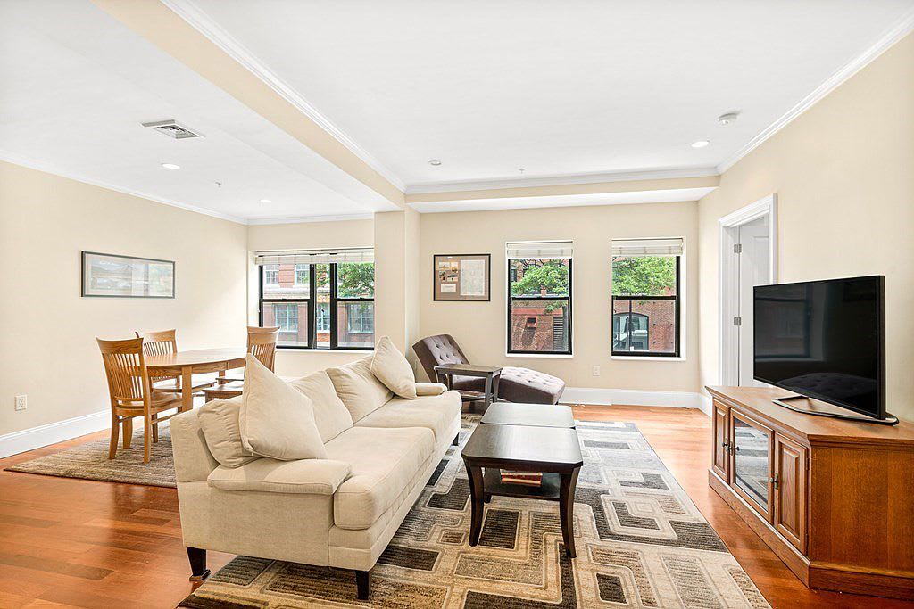 440 Commercial St Apt 202