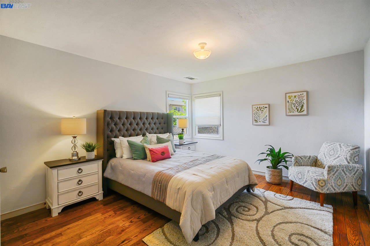 165 Bradhoff Ave