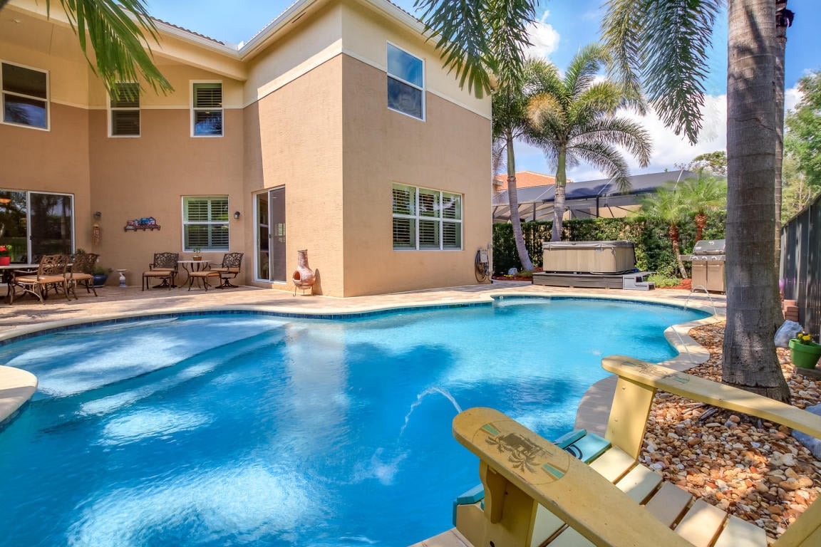 8153 Emerald Winds Cir