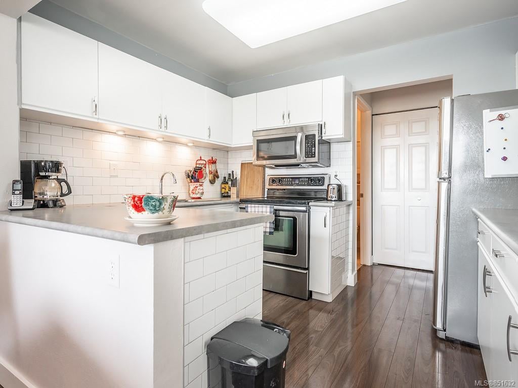23-7751 E Saanich Rd