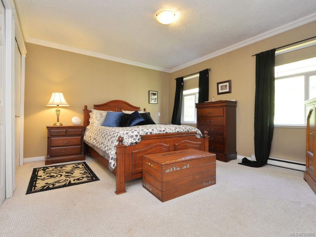 2552 Kinnoull Cres