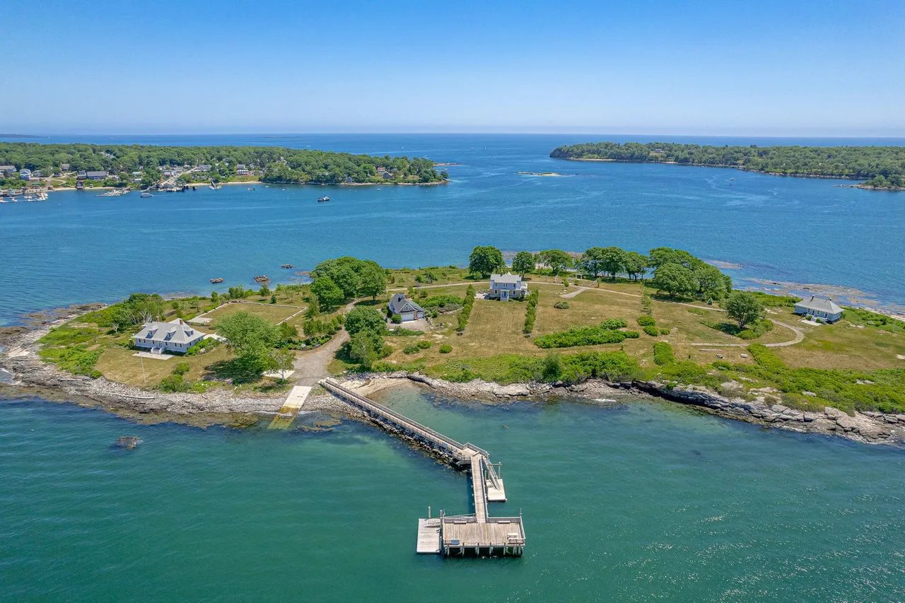 Home for Sale – 0 House Island, Portland – 6,500,000