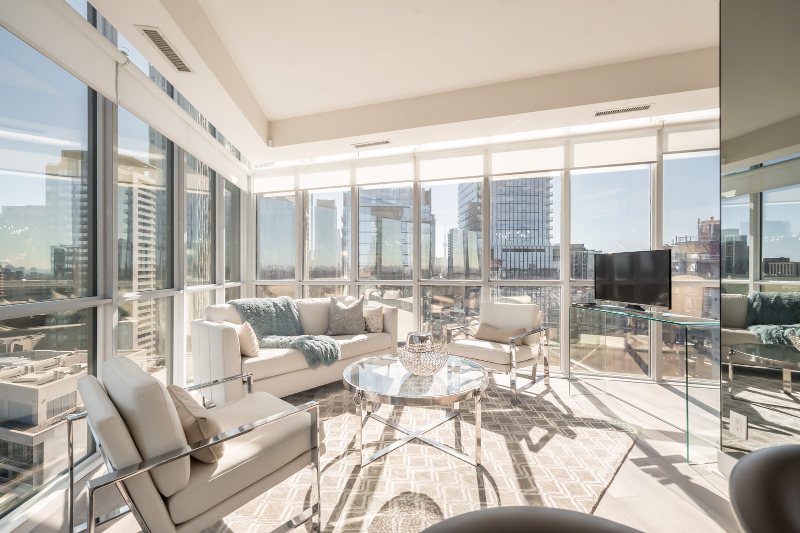 The Yorkville Condos | Sun filled Yorkville Residence