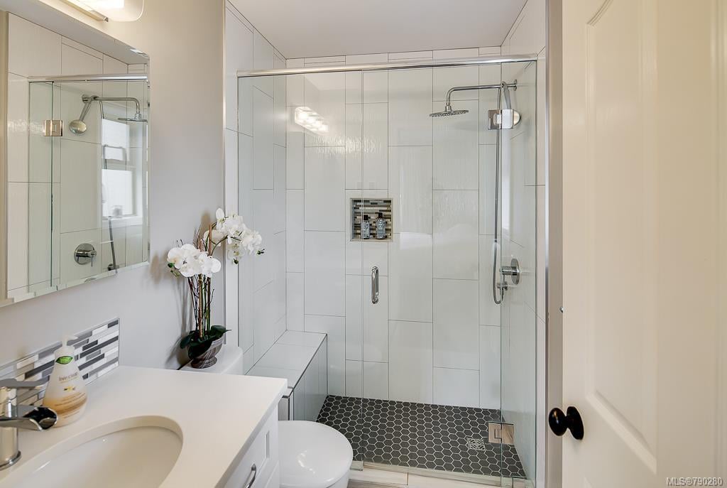 1366 Charles Pl