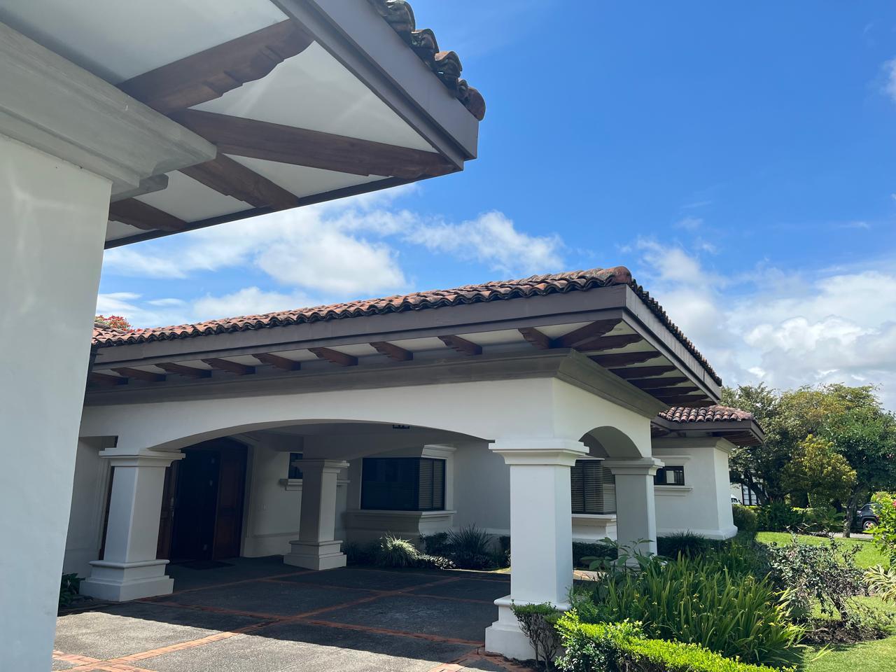 Single Level Gated Residence, Santa Ana, San Jose