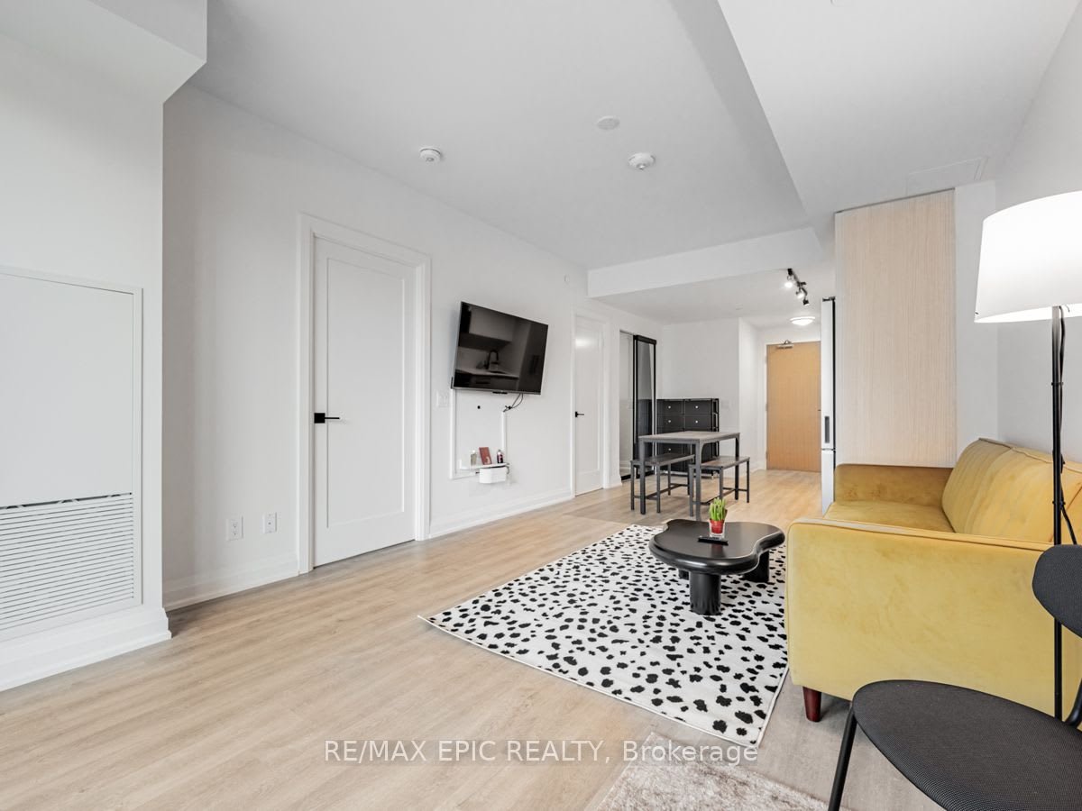 2369 Danforth Ave 317