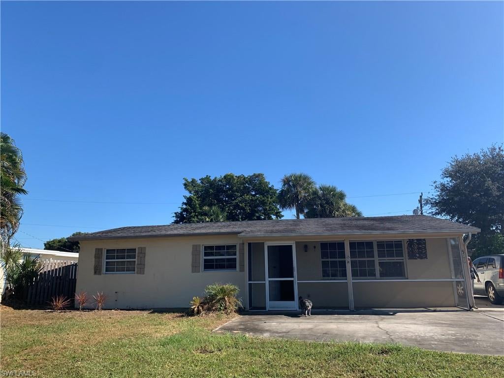 900 Coconut Cir E