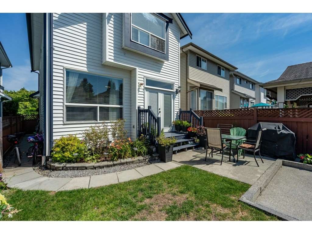 18498 64a Ave
