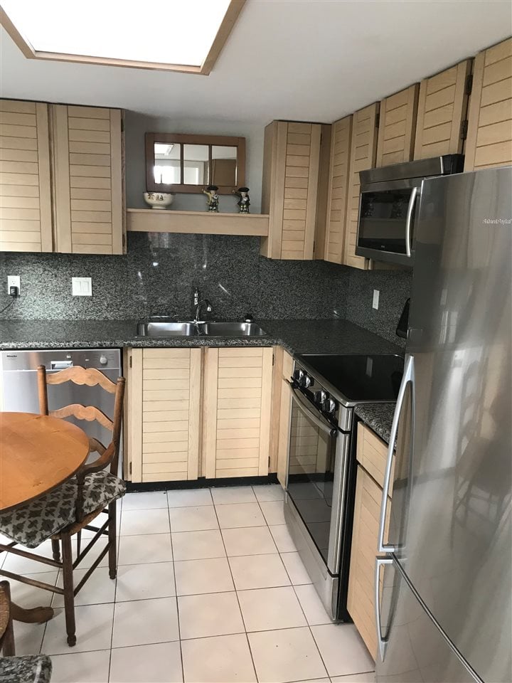 202-1455 Duchess Ave