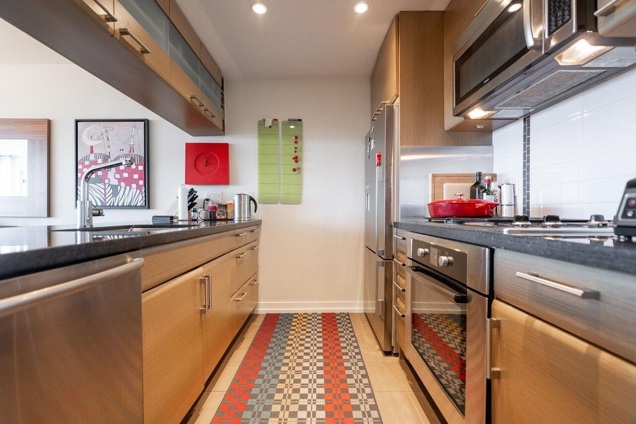 1102-1690 W 8th Ave